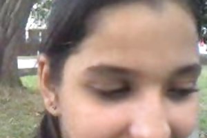 Indisk kylling sucks cock udendørs 2 2 se porno
