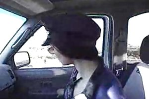 Stoppet af COP for et håndjob hjemmelavet amatør porno video