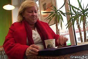 Cock sultne bedstemor er pounded porno videoer uden restriktioner