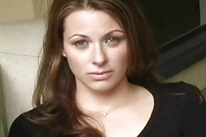 Sød og uskyldig hjemmelavet porno hustru med ven