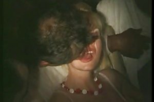 Fransk hustru rørt og slikkede i porno biograf (80 år) privat porno billeder af swinger