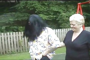 STORBRITANNIEN Gamle porno mor i køkkenet