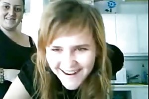 Datter og ikke hendes mor og moster på webcam flash porno videoer til at se russisk