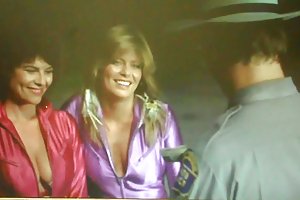 Ryk ud til Adrienne barbeau download russiske porno fotos
