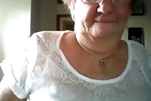 Farmor viser Store Bryster på webcam porno videoer incest datter