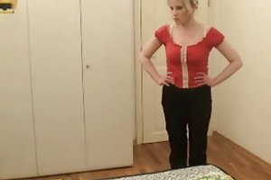 Tante irettesatte hendes dreng, og så sugede hans pik porno på nettet søn fucked