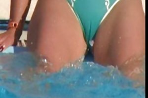 Swimmingpool lesbian sex