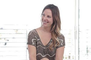 Erica vender tilbage for at overraske audition - se porno videoer closeup