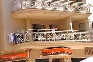 Skjult kamera pige uden trusser på balkon nøgne piger porno sex