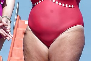 Store kvinder giri Bedstemor spioneret på stranden porno med fuldskab se online