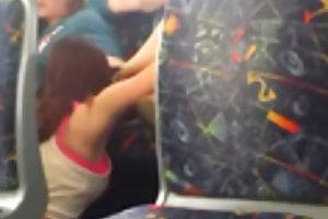 Hot lesbiske spise fisse på en offentlig bus i Melbourne porno en aftale online
