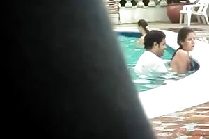 Sex på et offentligt swimmingpool zavorotnyuk porno download